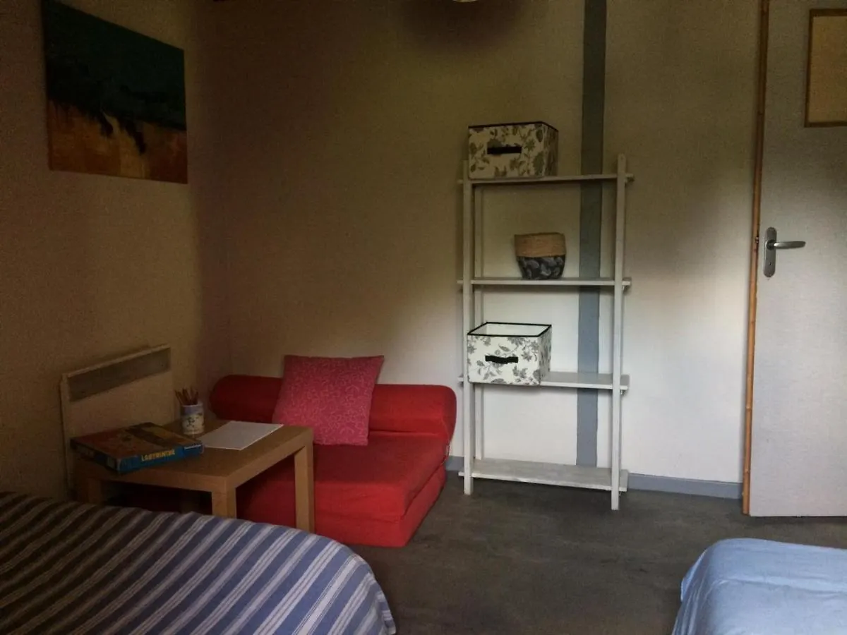 Quarto em Acomodações Particulares Appartement Dans Grange Aucun França
